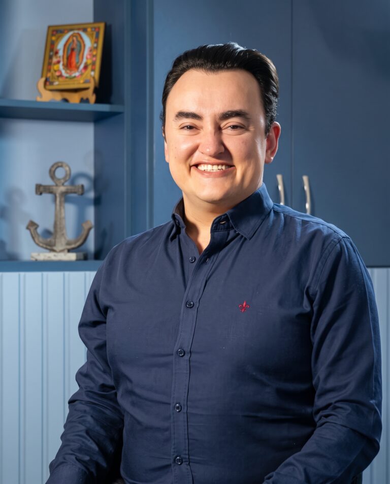 Dr. Carlos Daniel Caixeta